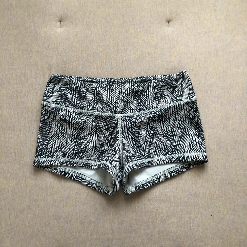 Fleo neutral chevron short